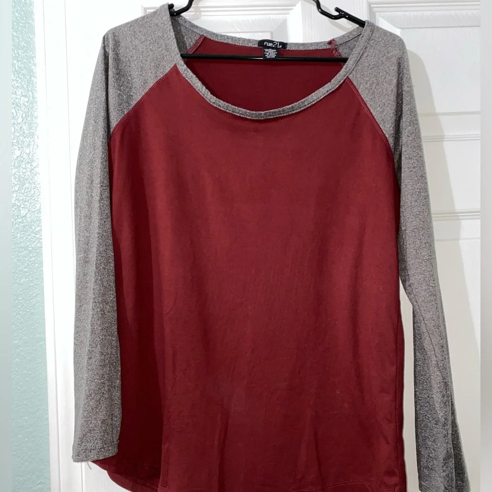 Rue 21 burgundy and gray long sleeved shirt - Picture 3 of 4